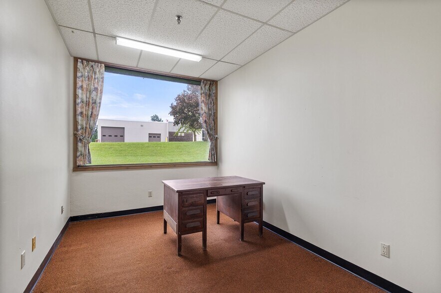 More Photos Of 1075 National Pky, Mansfield Office For Sale
