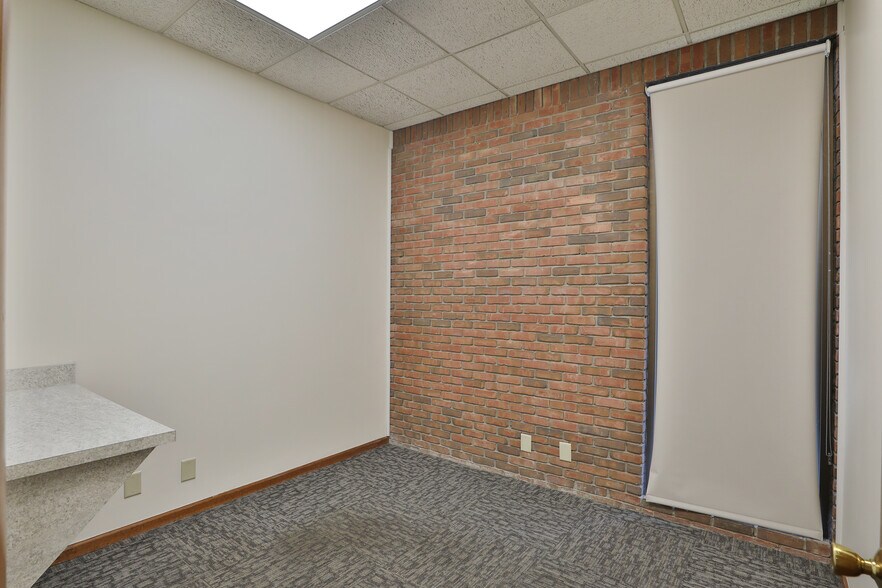 More Photos Of 1600 Sheridan Dr, Lancaster Medical For Sale