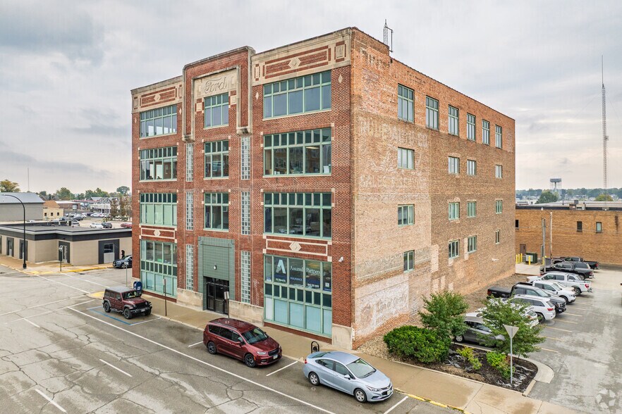 Primary Photo Of 11 E Church St, Marshalltown Office Residential For Lease