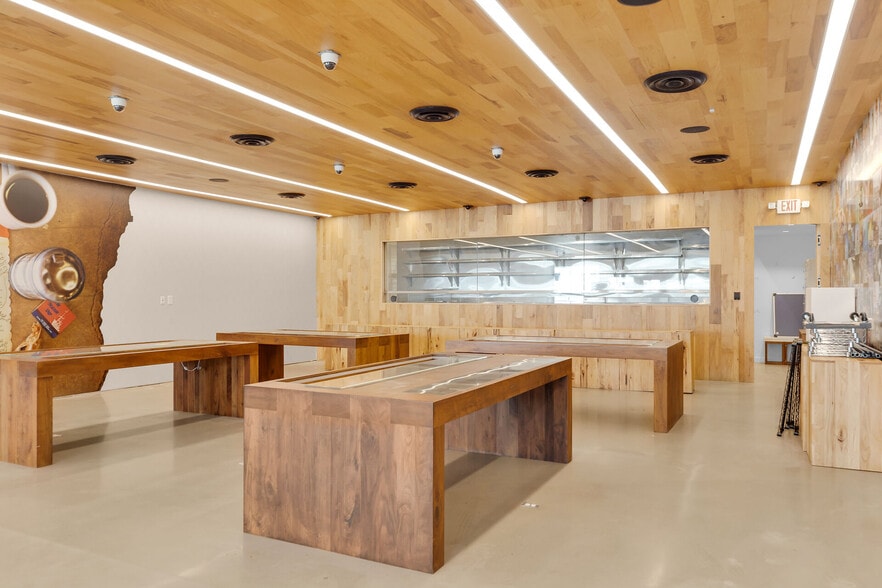 More Photos Of 132 Duval St, Key West Restaurant For Lease