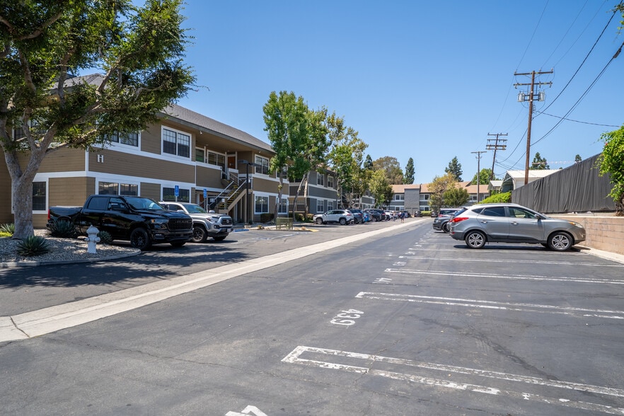 More Photos Of 2900 Bristol St, Costa Mesa Office For Sale