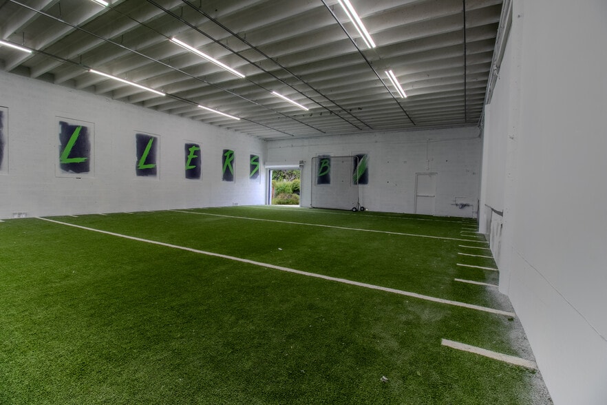 More Photos Of 3031-3035 NE 12th Ter, Oakland Park Warehouse For Sale