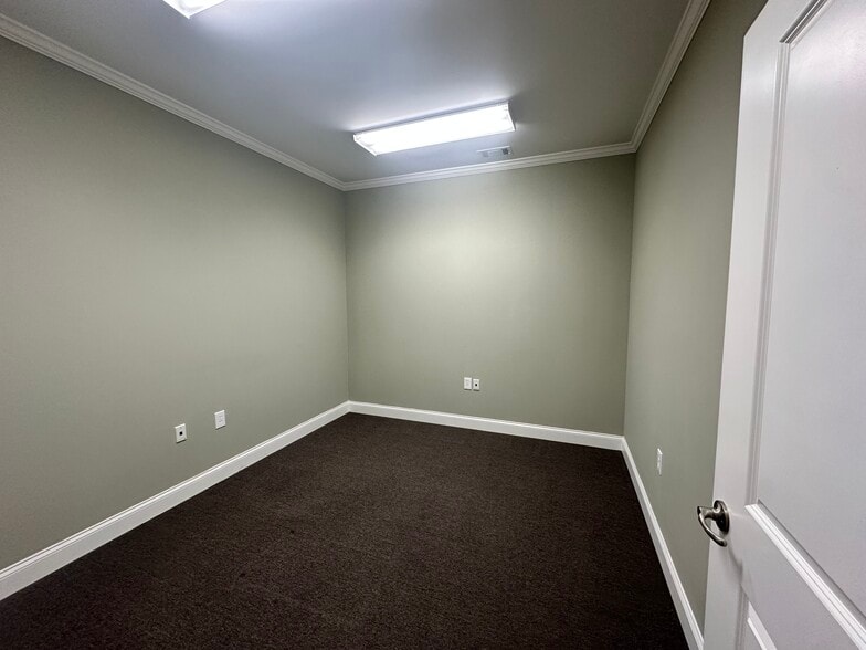 More Photos Of 110 Samaritan Dr, Cumming Medical For Lease