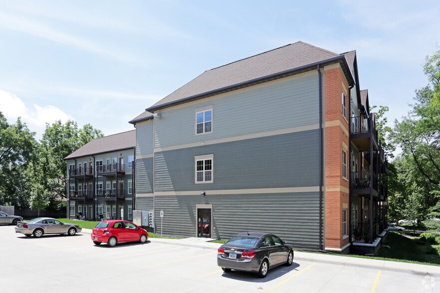 More Photos Of 906 10th St SE, Cedar Rapids Apartments For Sale