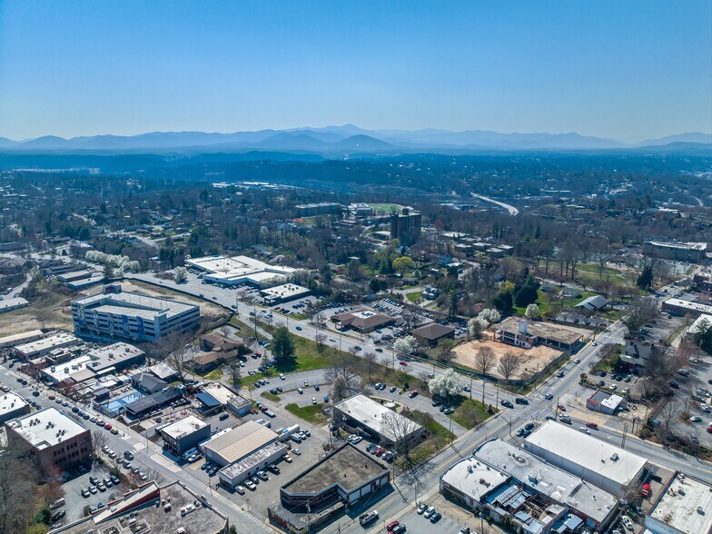 More Photos Of 86 Asheland Ave, Asheville Medical For Lease