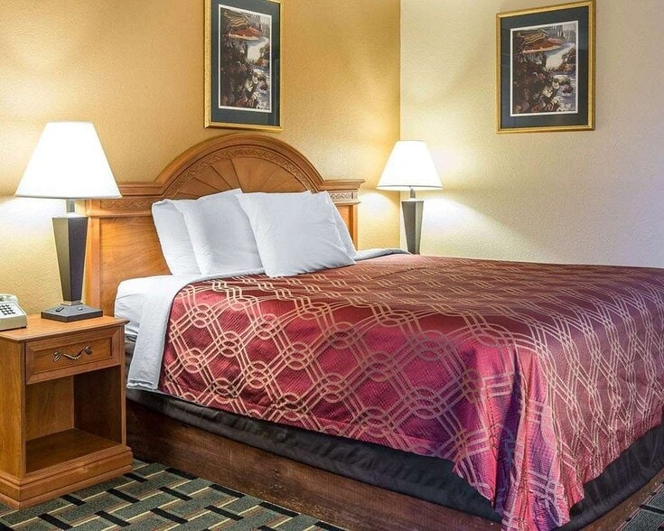 More Photos Of 1507 N Tibbs Rd, Dalton Hotel For Sale