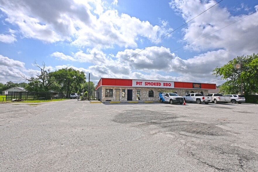 More Photos Of S 2162 S WW White Rd, San Antonio Restaurant For Sale