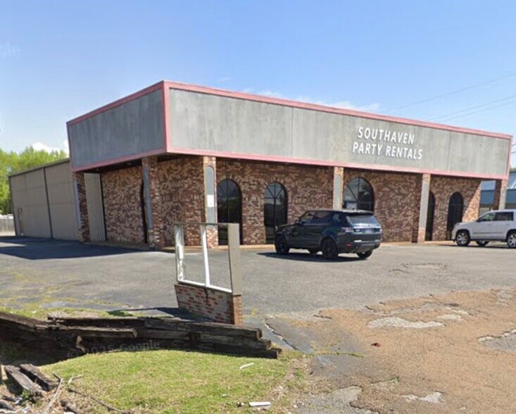 More Photos Of 250 Stateline Rd W, Southaven Showroom For Sale