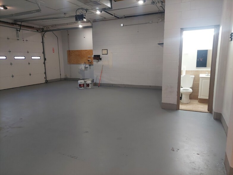 More Photos Of 17 Caldwell St, Charlestown Showroom For Lease