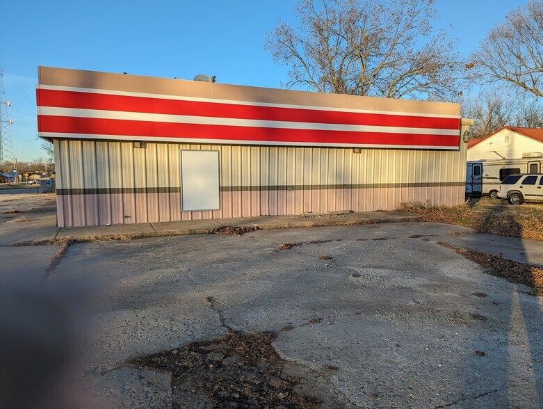More Photos Of 150 S Grand Ave, Greenfield Freestanding For Sale