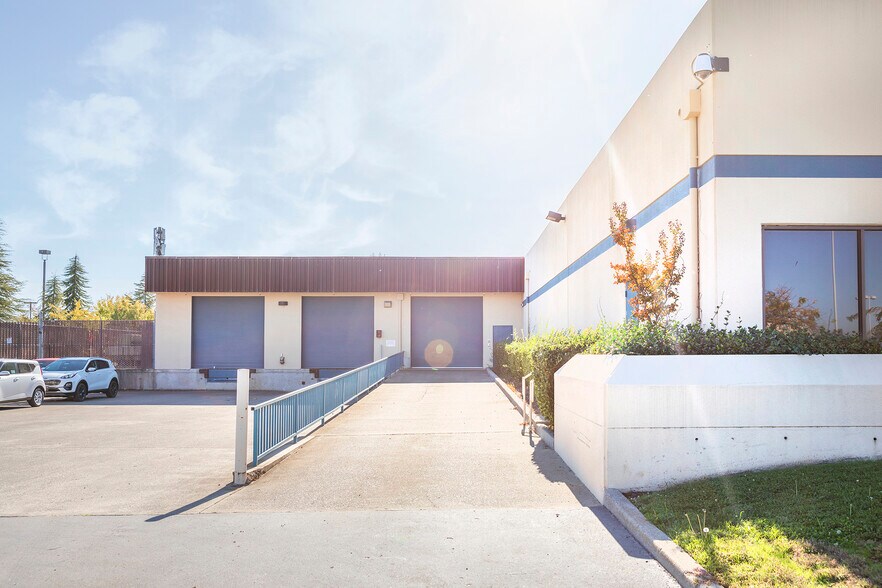 More Photos Of 201 N Sunrise Ave, Roseville Research And Development For Sale