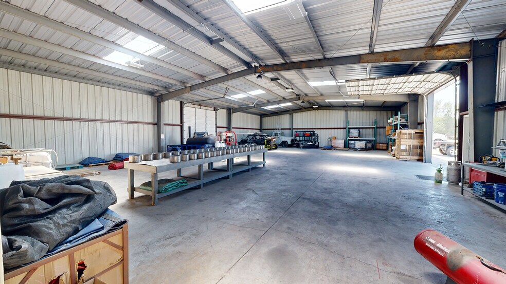 More Photos Of 1695 Electric Ave, Springdale Warehouse For Lease
