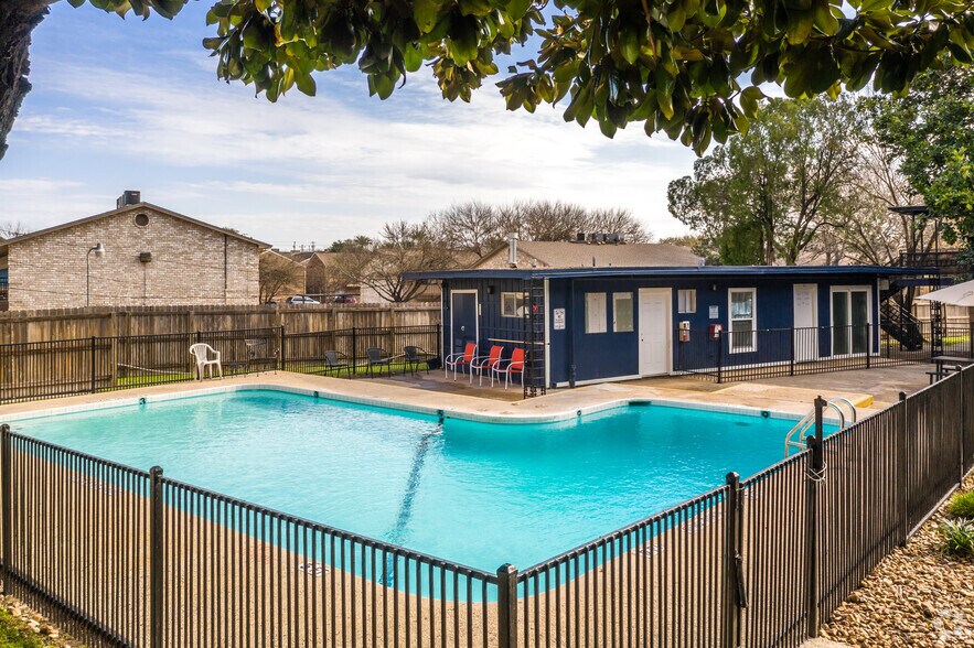 More Photos Of 3102 Hillcrest Dr, San Antonio Multifamily For Sale