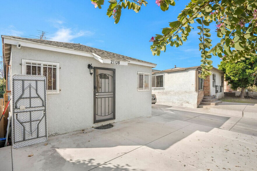 More Photos Of 2106 E 113th St, Los Angeles Multifamily For Sale