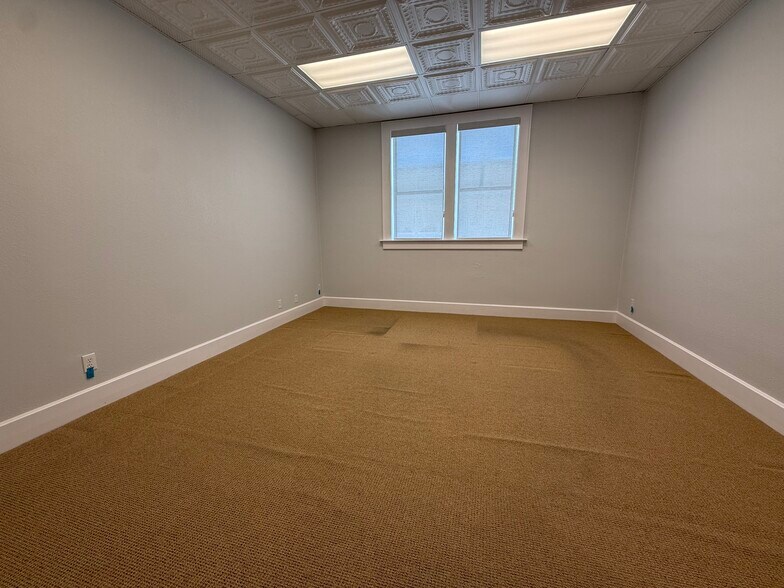 More Photos Of 113 E 3rd St, Taylor Storefront Retail Office For Lease