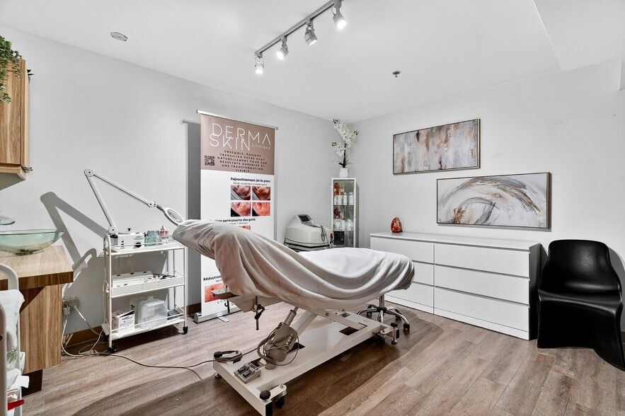 More Photos Of 1200 Rue Atateken, Montréal Storefront Retail Residential For Sale