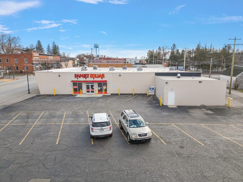 More Photos Of 326 E Main St, Edmore Freestanding For Sale