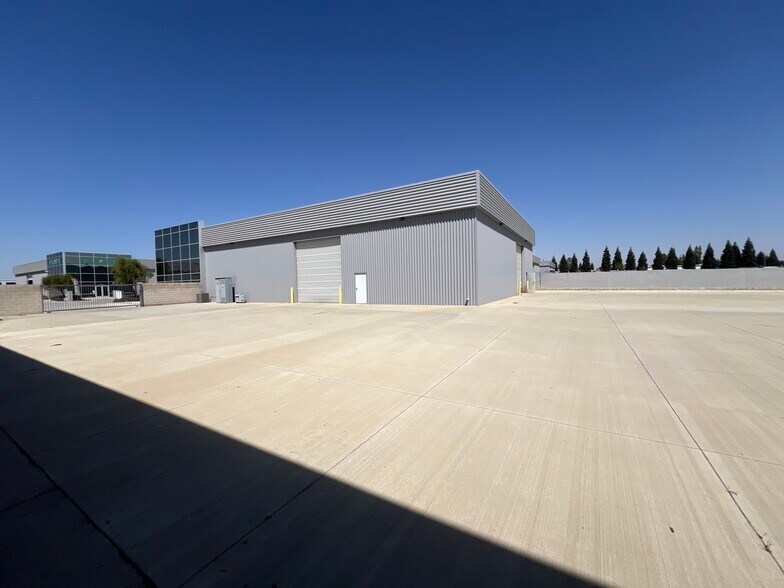 More Photos Of 2909 Unicorn Rd, Bakersfield Warehouse For Lease