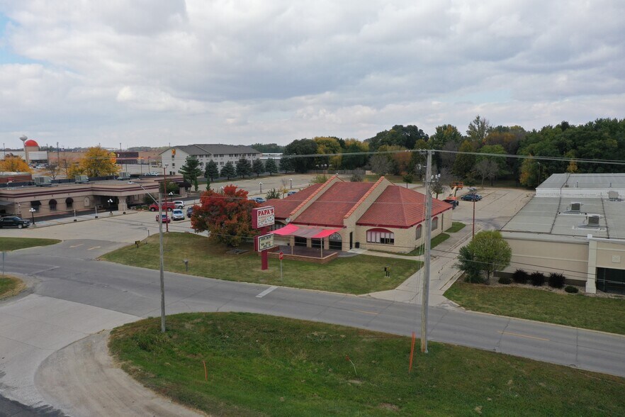 Primary Photo Of 2960 4th St SW, Mason City Restaurant For Sale