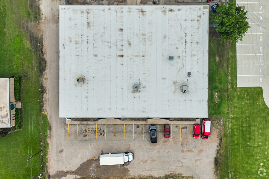 More Photos Of 9727-9733 South Fwy, Fort Worth Warehouse For Lease