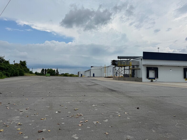 More Photos Of 801 Bill Jones Industrial Blvd, Springfield Manufacturing For Lease