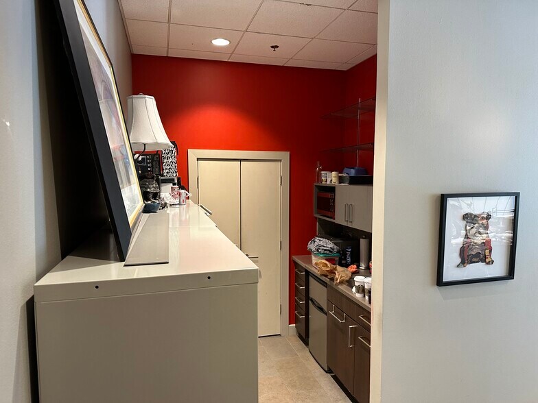 More Photos Of 11123-11137 N Wauwatosa Rd, Mequon Loft Creative Space For Lease