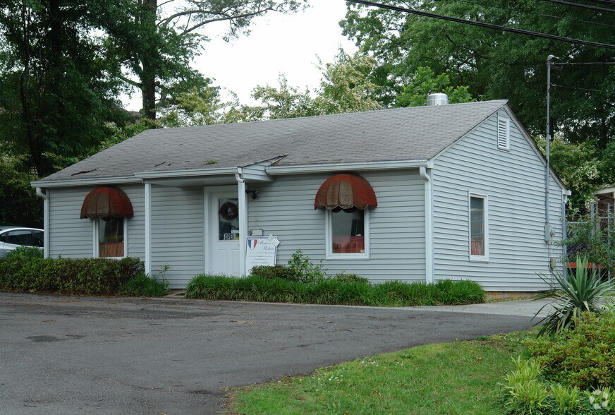 More Photos Of 3708 N Peachtree Rd, Atlanta General Retail For Sale