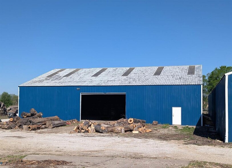 More Photos Of 8727 Arenzville Rd, Beardstown Warehouse For Sale