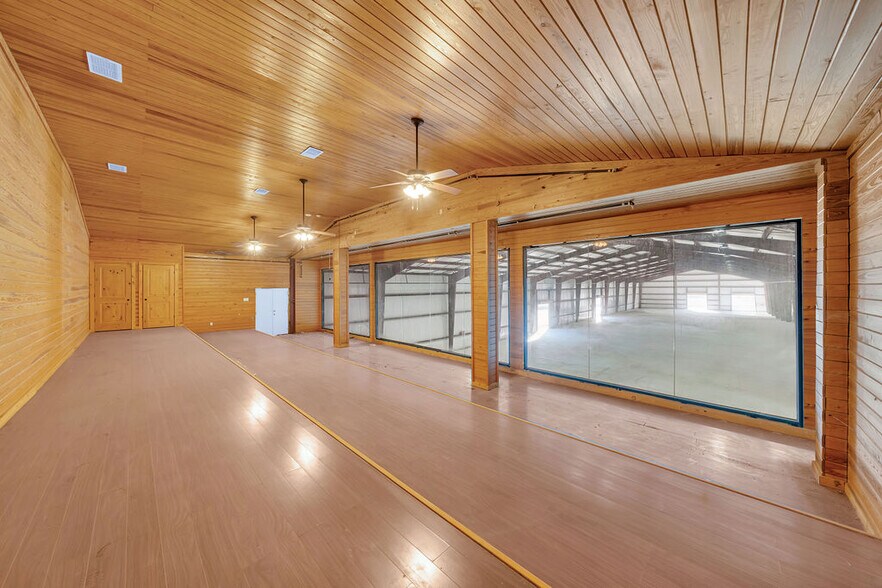 More Photos Of 3411 FM465, Seguin Warehouse For Lease