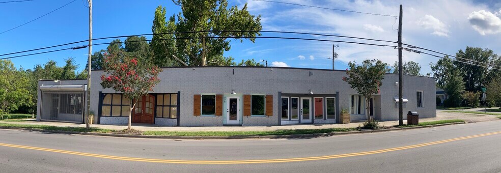 More Photos Of 902 S Castle St, Wilmington General Retail For Sale