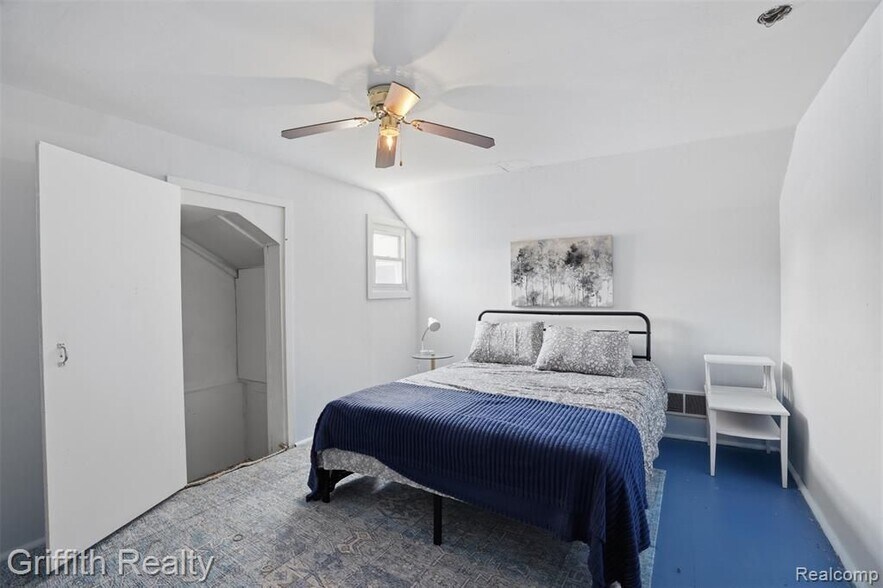 More Photos Of 131 E Main St, Vernon Religious Facility For Sale