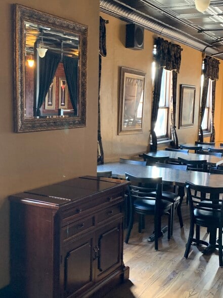 More Photos Of 307 N Broadway, Green Bay Restaurant For Sale
