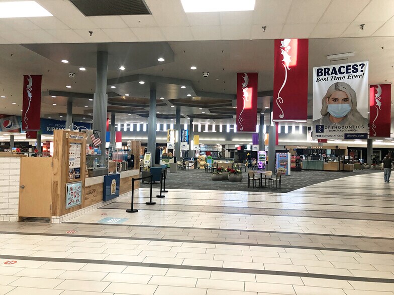 More Photos Of 706 Kirkwood Mall, Bismarck General Retail For Lease