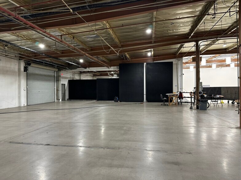 More Photos Of 5539 Riverton Ave, North Hollywood Manufacturing For Lease