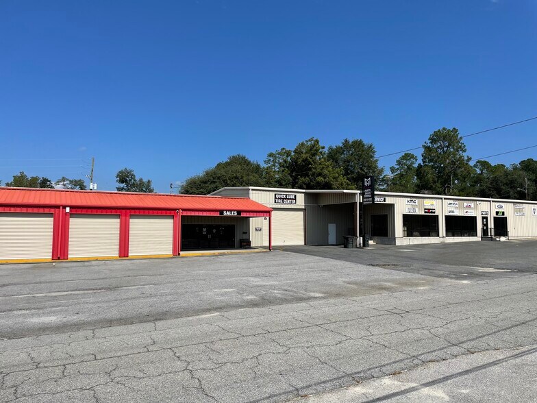 More Photos Of 433 S Main St, Swainsboro Showroom For Sale