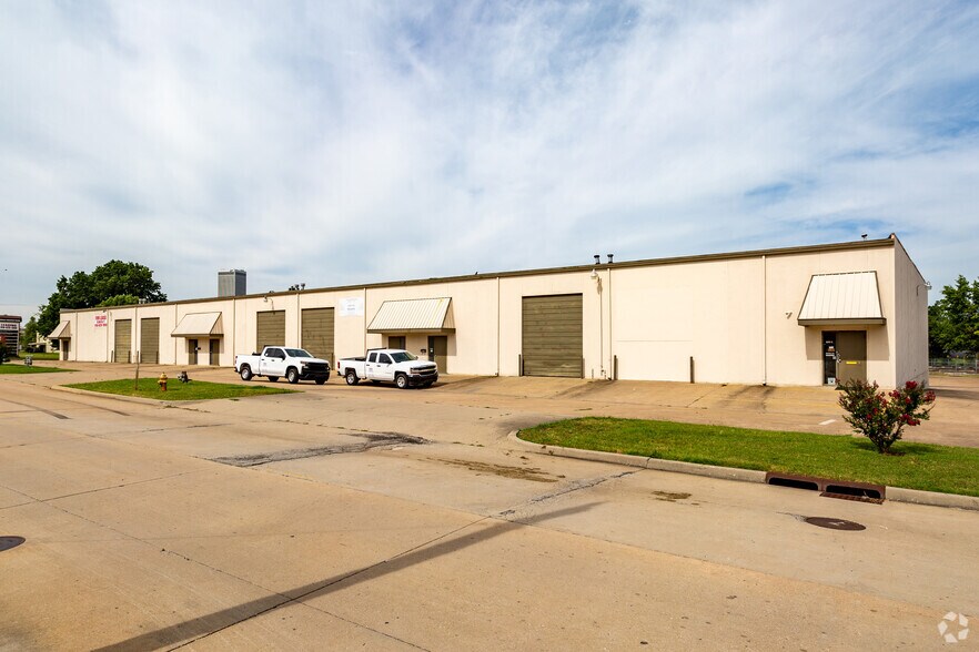 Primary Photo Of 1024 N Lansing Ave, Tulsa Warehouse For Lease