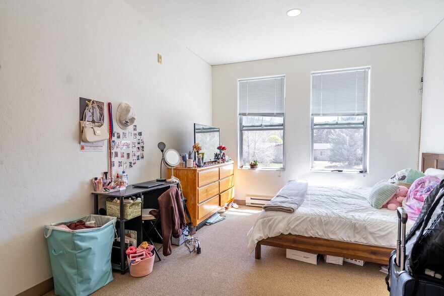 More Photos Of 625 Red Table Dr, Gypsum Apartments For Sale