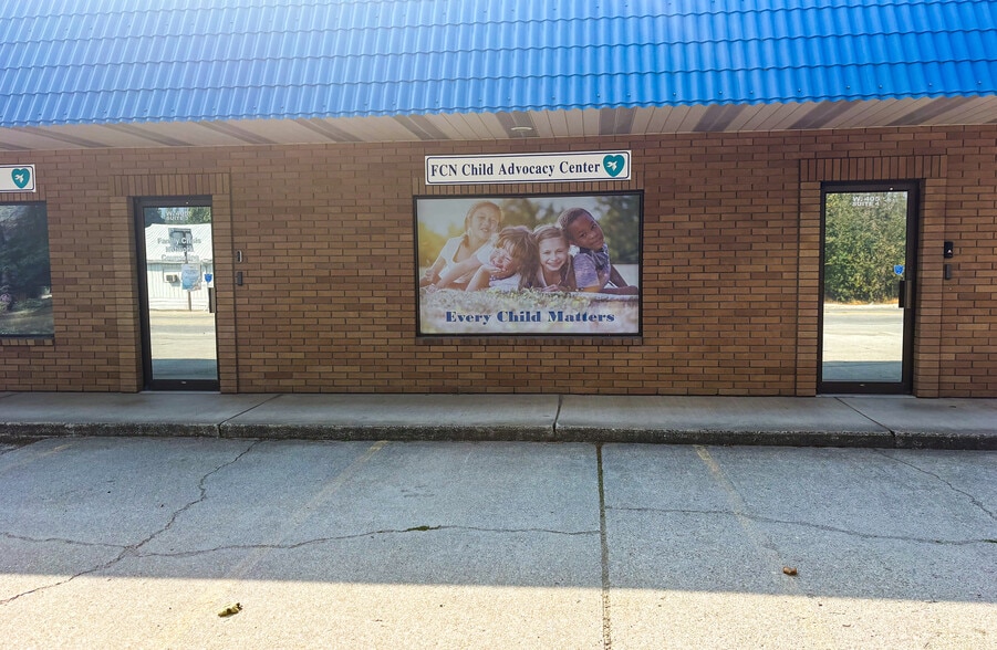 More Photos Of 405 W Walnut St, Newport Storefront Retail Office For Sale