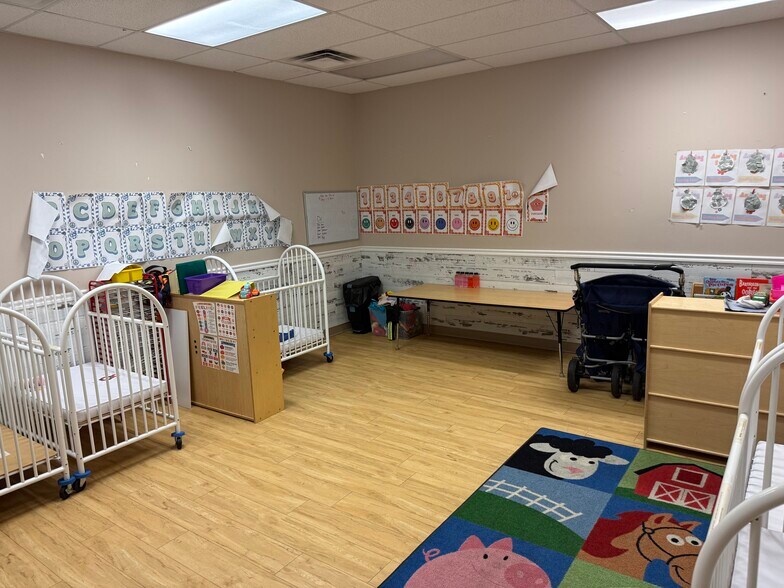 More Photos Of 5225 N 158th Ave, Omaha Daycare Center For Lease