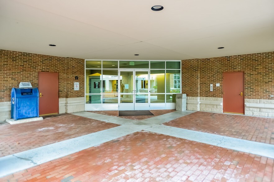 More Photos Of 1350 Division Rd, West Warwick Office For Lease