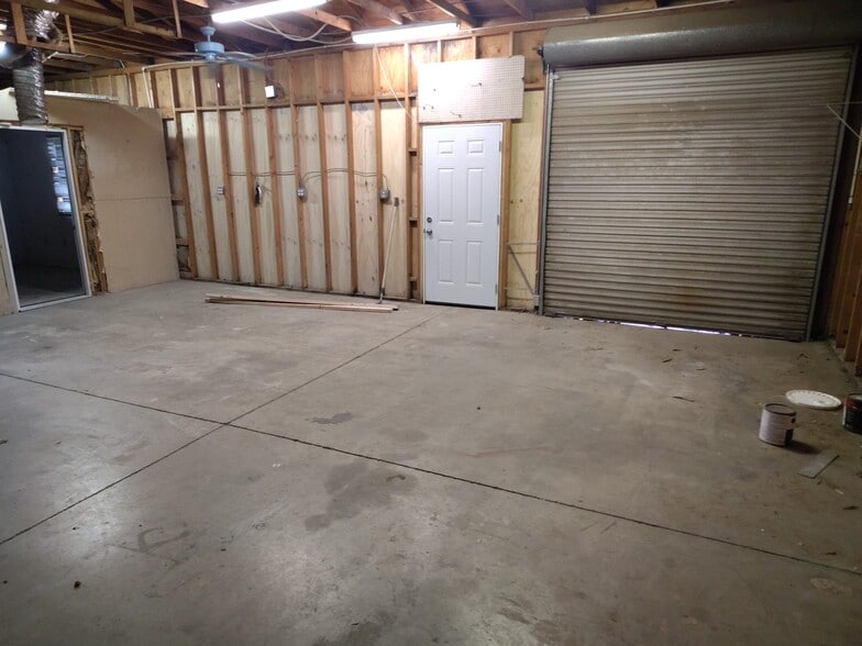 More Photos Of 219 W Mahoney Ave, Mesa Service For Lease