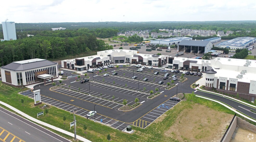 More Photos Of 10 America Ave, Lakewood Freestanding For Lease
