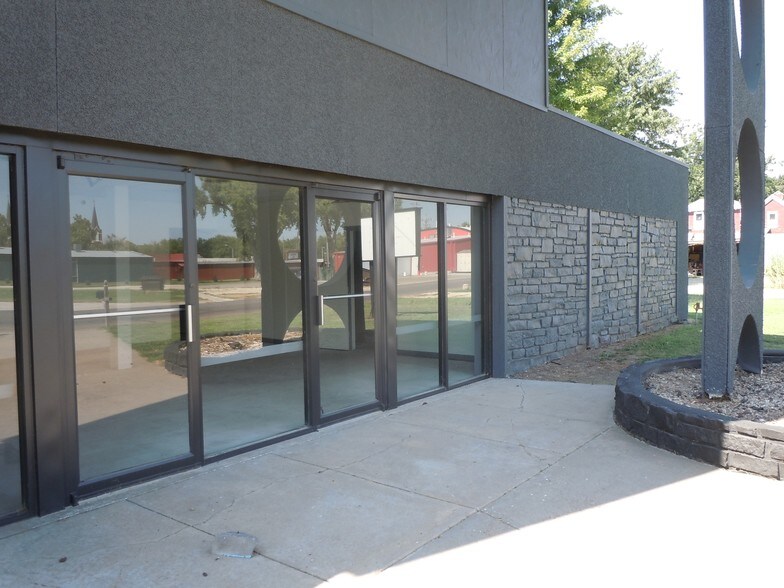 More Photos Of 108 SE 6th St, Abilene Specialty For Sale
