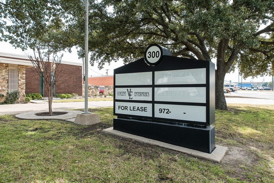 More Photos Of 300 S Kirby St, Garland Warehouse For Lease