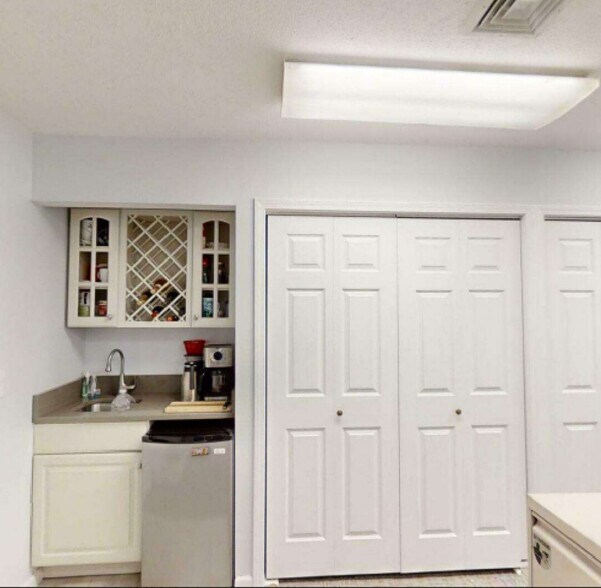 More Photos Of 39 Mill Plain Rd, Danbury Loft Creative Space For Lease