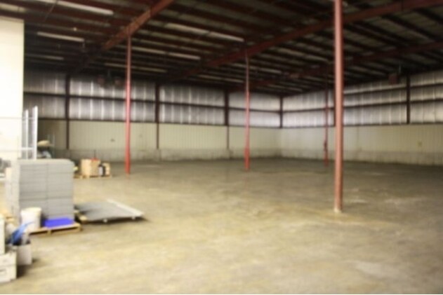 More Photos Of 827 W Progress Dr, Dixon Manufacturing For Sale