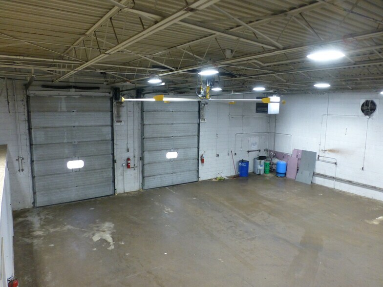 More Photos Of 1419 5th Ave, Aurora Warehouse For Lease