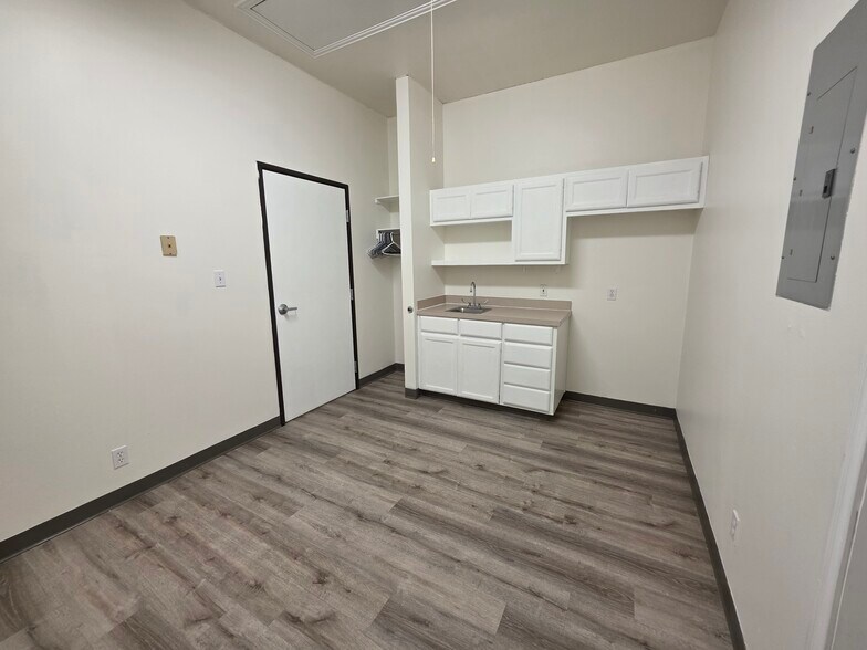 More Photos Of 5601-5605 Virginia Pky, McKinney Medical For Lease