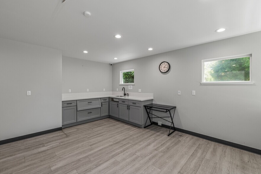 More Photos Of 1113 Castro Way, Sacramento Office For Sale