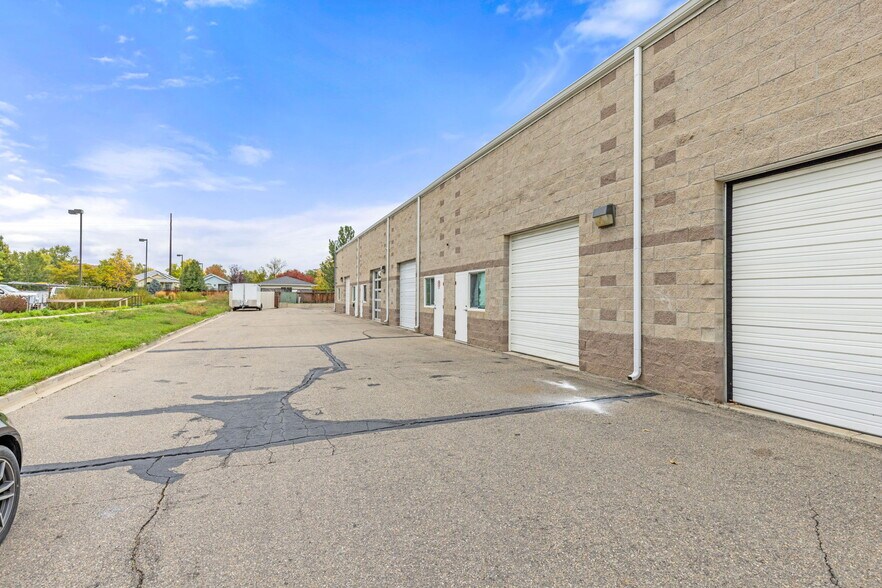 More Photos Of 275 Waneka Pky, Lafayette Freestanding For Lease